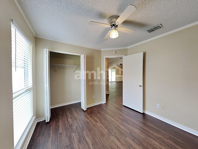 Building Photo - 10979 Mindanao Dr S