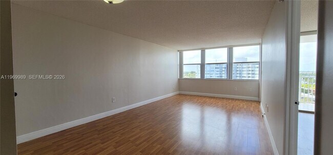 Building Photo - 1300 NE Miami Gardens Dr