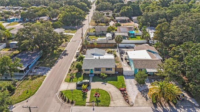 Building Photo - 702 Gray St S