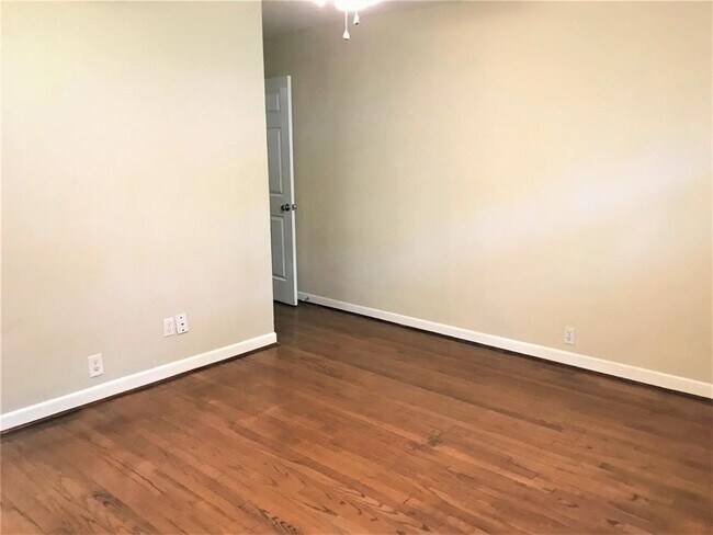Building Photo - 9710 Pine Lake Dr