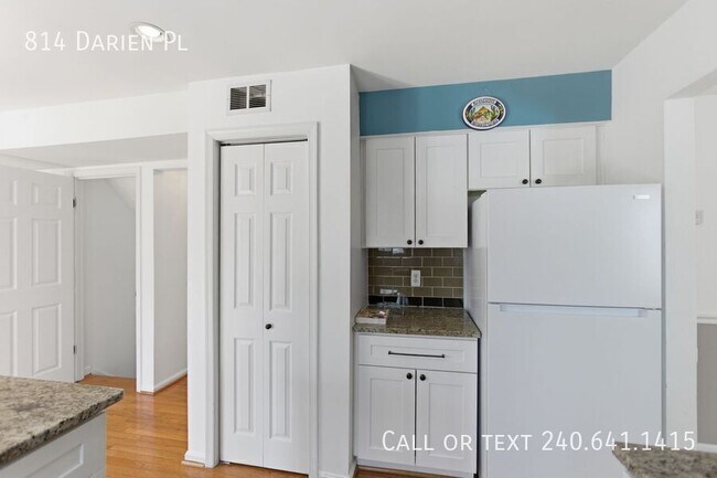 Building Photo - 814 Darien Pl