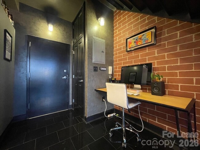 Building Photo - 710 W Trade St