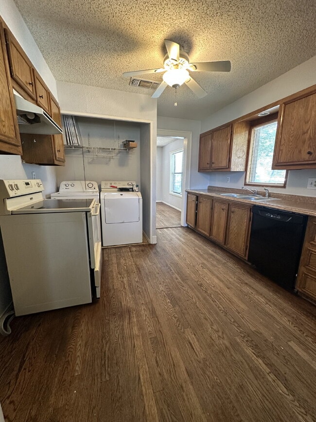 Building Photo - Close to Texas Tech University and Downtown