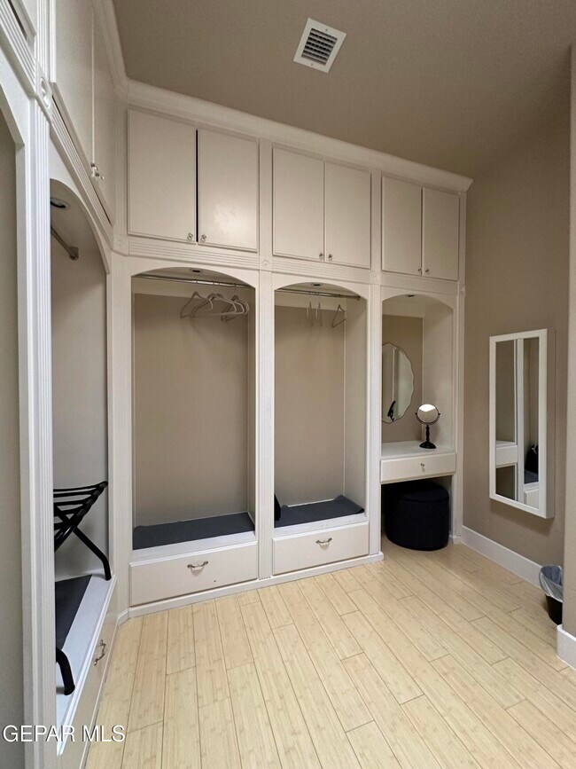 Building Photo - 3837 Tierra Campa Dr