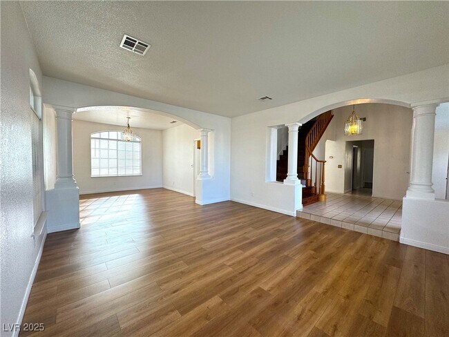 Building Photo - 7913 Waterfalls Ave