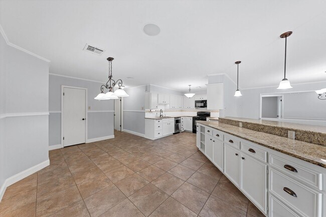 Building Photo - 10014 Burgundy Ln