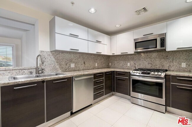 Building Photo - 1257 Brockton Ave