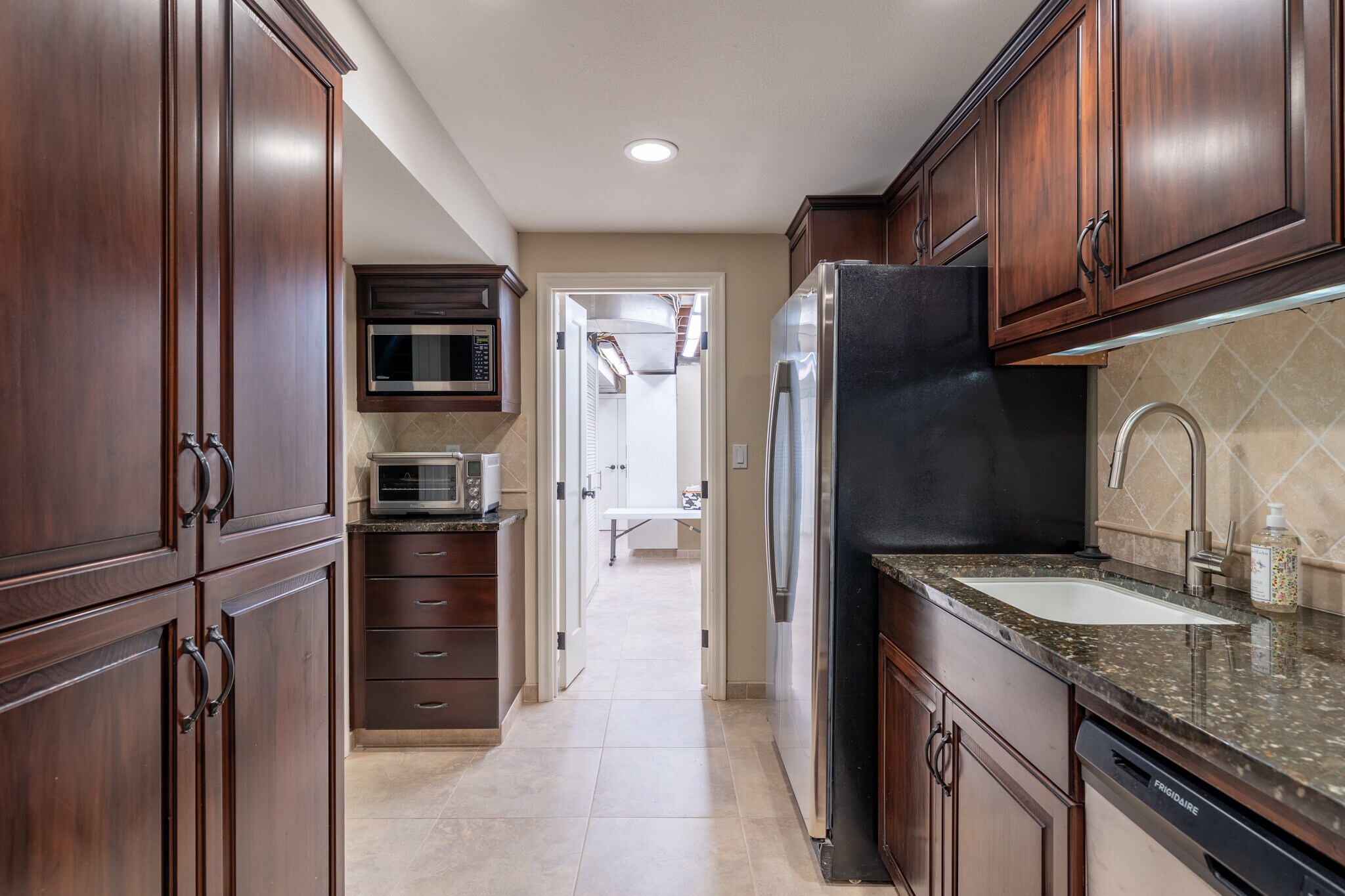 Building Photo - 2744 SW Sherwood Dr