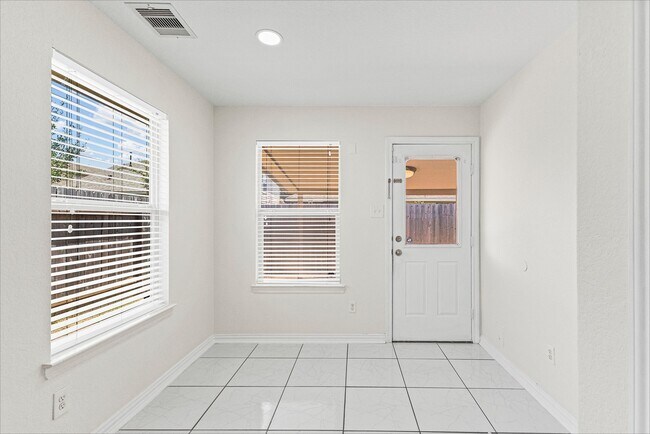 Building Photo - 9006 Wildbird Ln