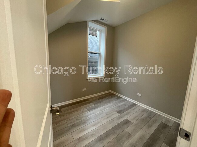 Building Photo - 2112 W 23rd Pl