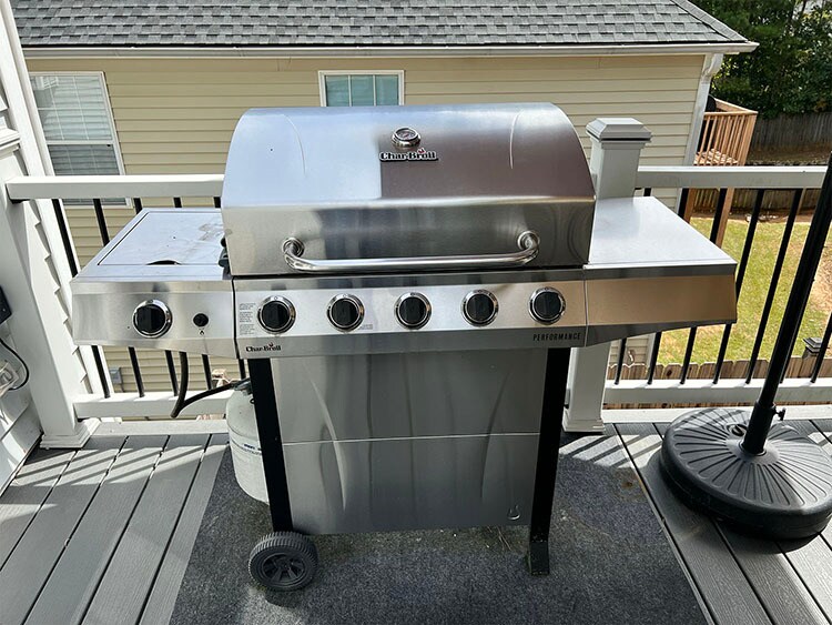 deck grill - 1009 Crest Ridge Pl SW