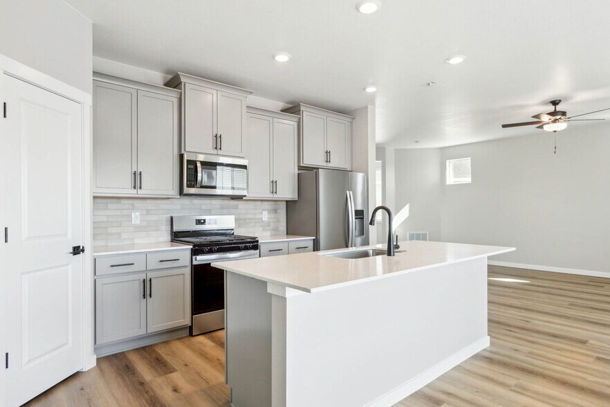 Building Photo - 9481 Yampa St