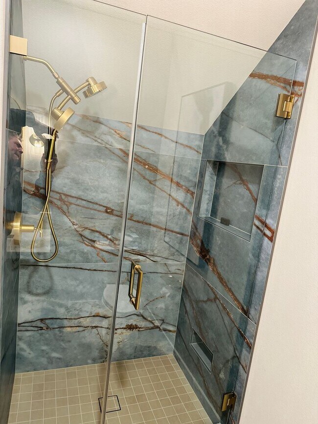 Building Photo - Gorgeous Custom Camas Home