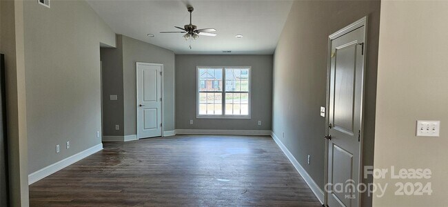 Building Photo - 121 Holly Spgs Ct