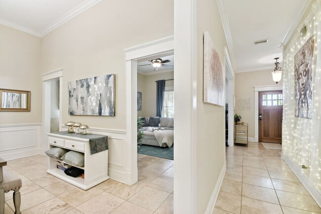 Building Photo - 509 S Willow Ave