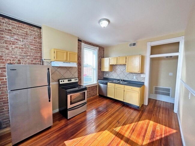 Building Photo - 4658-4660 Tyrolean