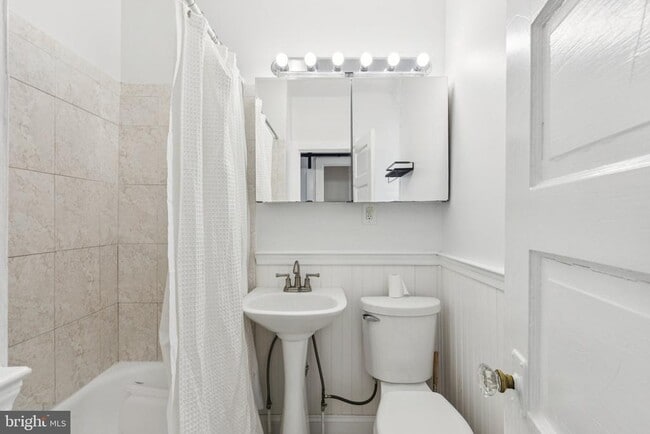 Building Photo - 1830 Manning St