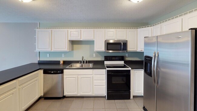 Building Photo - 3BR/2BA Condo Near UTK in Fort Sanders