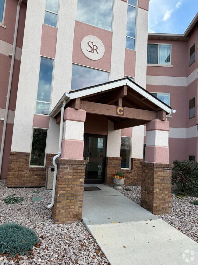 Building Photo - * MOVE-IN SPECIAL * 2-bedroom Condo for re...