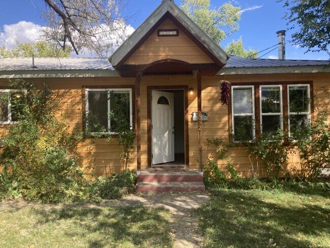 Primary Photo - 2012 Glenisle Ave