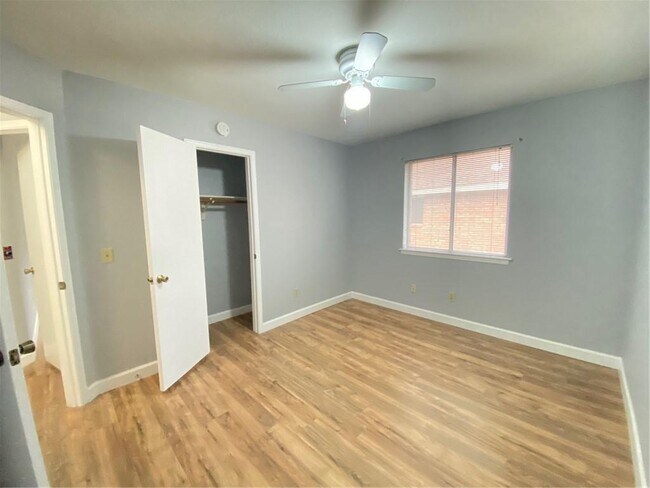 Building Photo - 16916 Dorman Dr