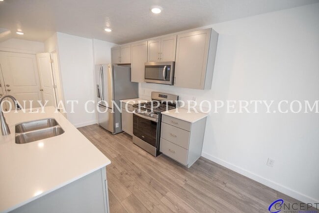 Building Photo - Brand-New Beautiful Spacious Modern Townhome in Lehi with Luxury Finishes & Prime Amenities
