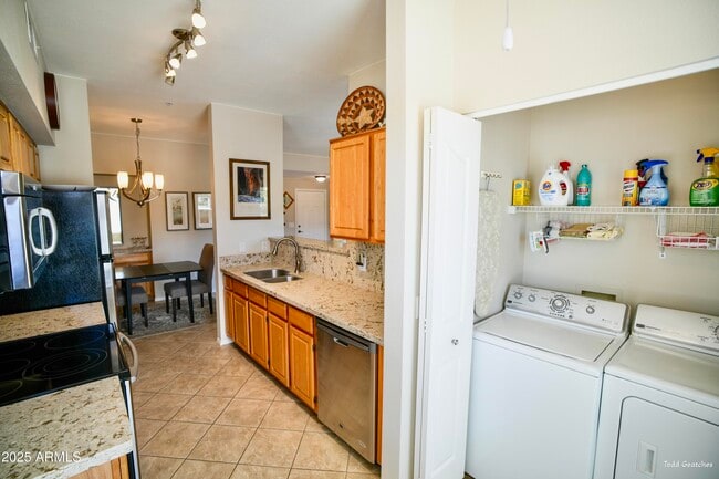 Building Photo - 14950 W Mountain View Blvd