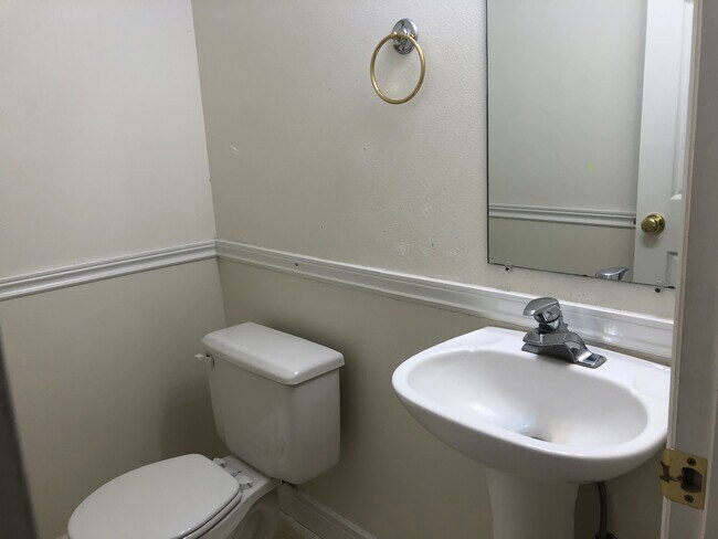 Building Photo - 265 NW Terre View Dr