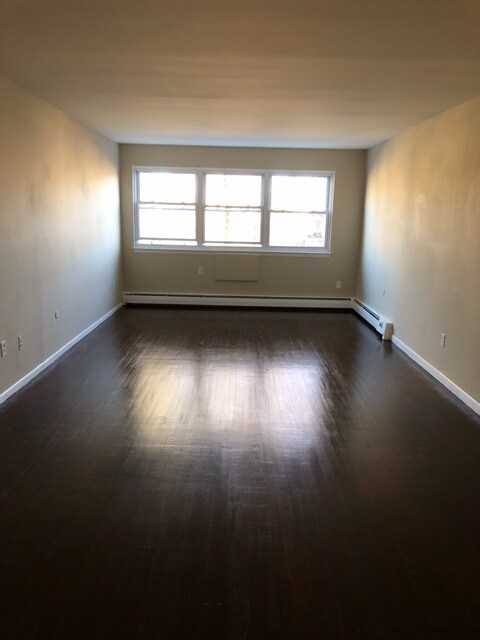 Building Photo - Sloane Realty