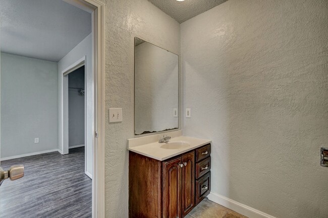 Building Photo - 3 bed 1 bath in Moore!