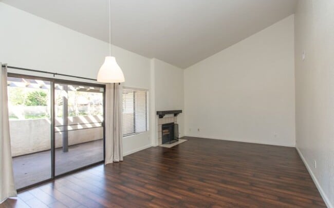 Building Photo - Renovated 3 bedroom 2 bath condo