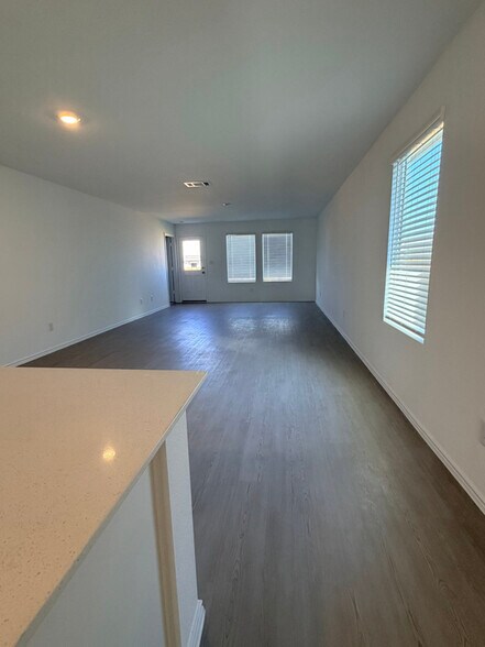 Building Photo - 208 Skyfire St