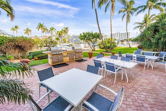 Building Photo - 140 NE 28th Ave