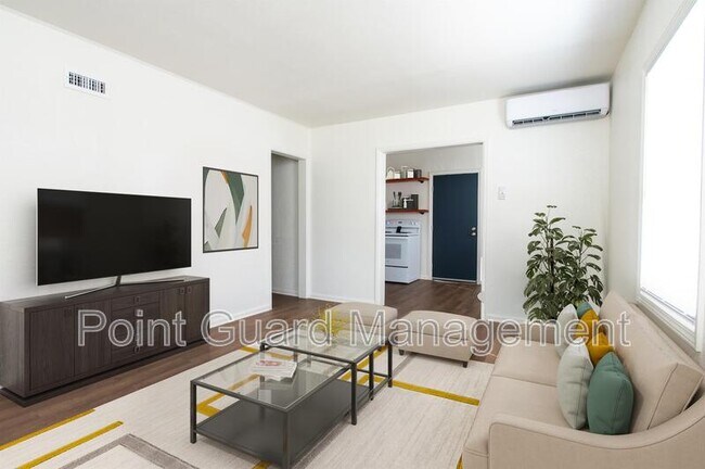 Building Photo - 842 Sylvan Ln