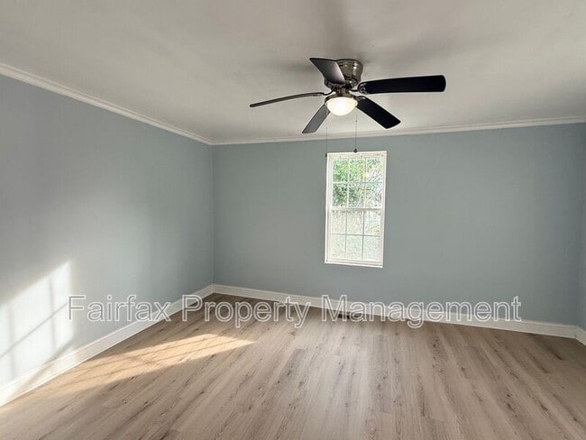 Building Photo - 307 Oneida St