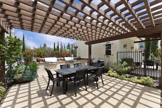 Building Photo - 2434s Tapestry Wy