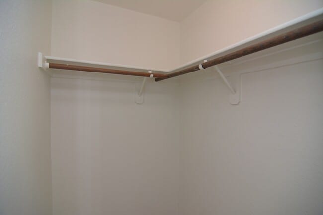 Building Photo - Recently Remodeled 2 Bedroom 2 Bath Condo! Close to the U of A!