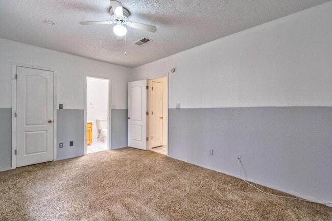 Building Photo - Adorable 4 bedroom, 2 bath in East El Paso!