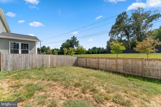 Building Photo - 5508 Redgum Ln