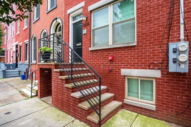 Building Photo - Gorgeous Fairmount One Bedroom Condo