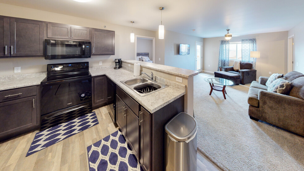 Designer Kitchen Peninsula - Hillcrest Heights Apartments