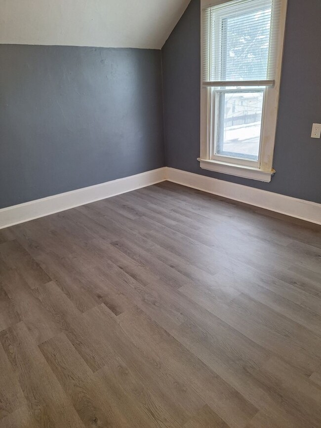 Building Photo - SL MON1527