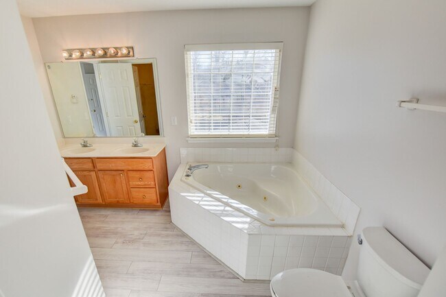 Building Photo - 2112 Seastone Trce