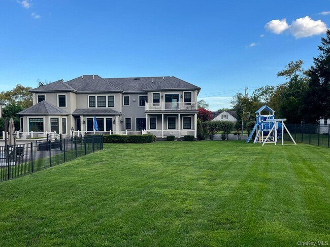 Building Photo - 302 Hewlett Neck Rd