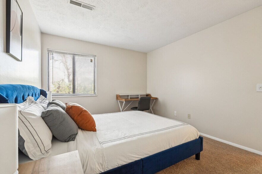 Building Photo - 140 Antelope Way