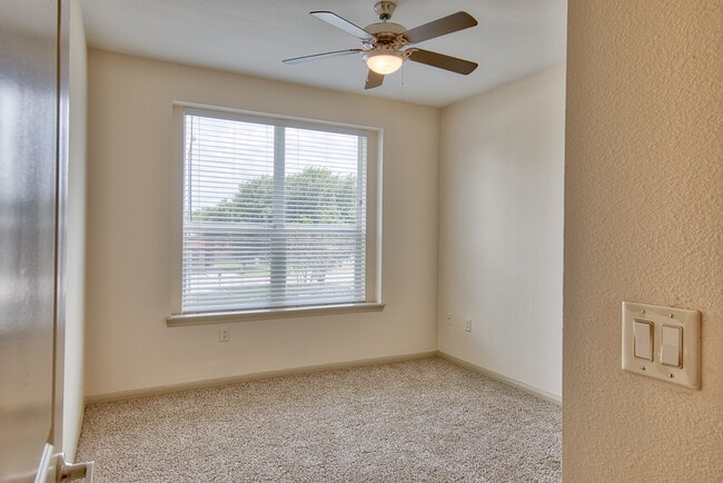 Building Photo - 7630 Amelia Rd