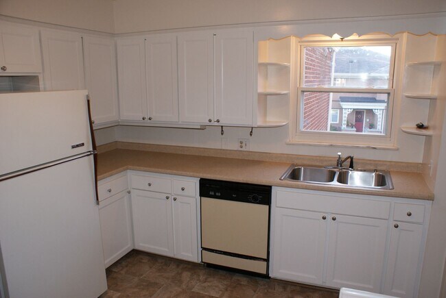 Building Photo - 2127 Collinway St