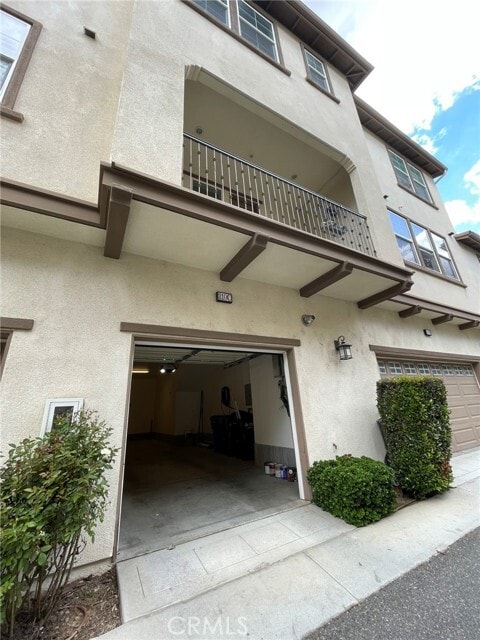 Building Photo - 810 The Promenade