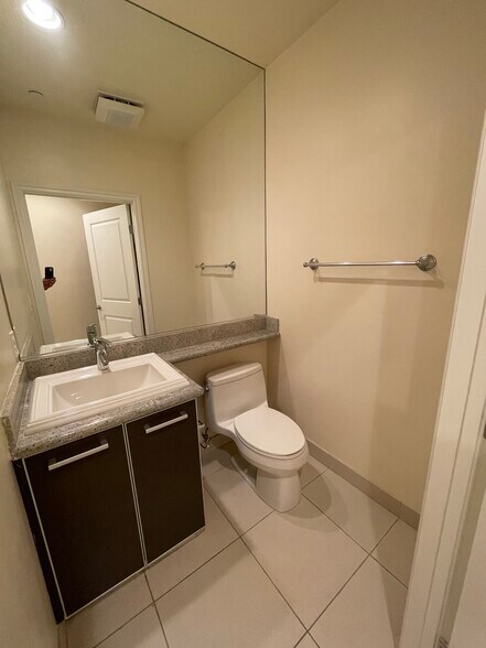 1/2 bath - 1409 S Westgate Ave
