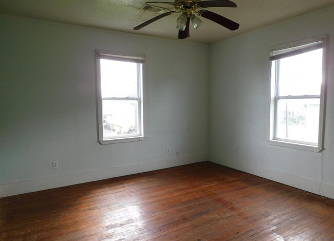 Building Photo - 2117 Grover Ave